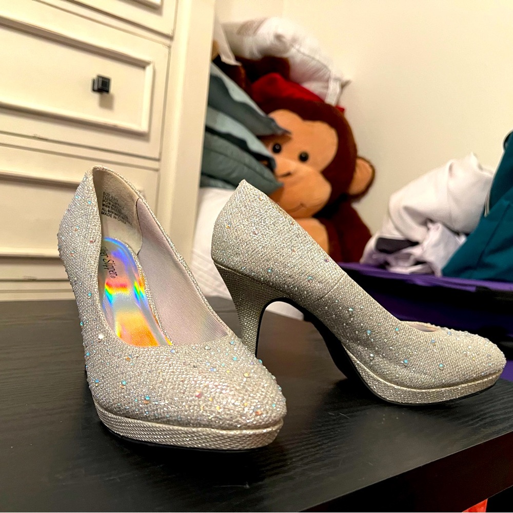 Silver Slipper Mirage Pumps size 81/2